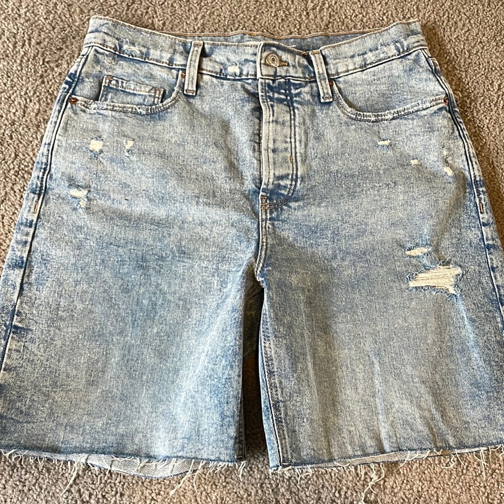 Old Navy sky high short. Extra high-rise.